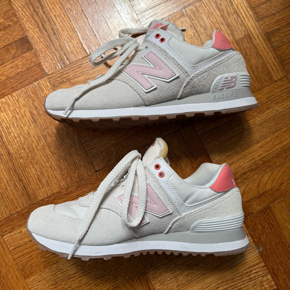 New Balance 574 Pink White/Cream & Grey Classic Suede Sneakers Size 7.5